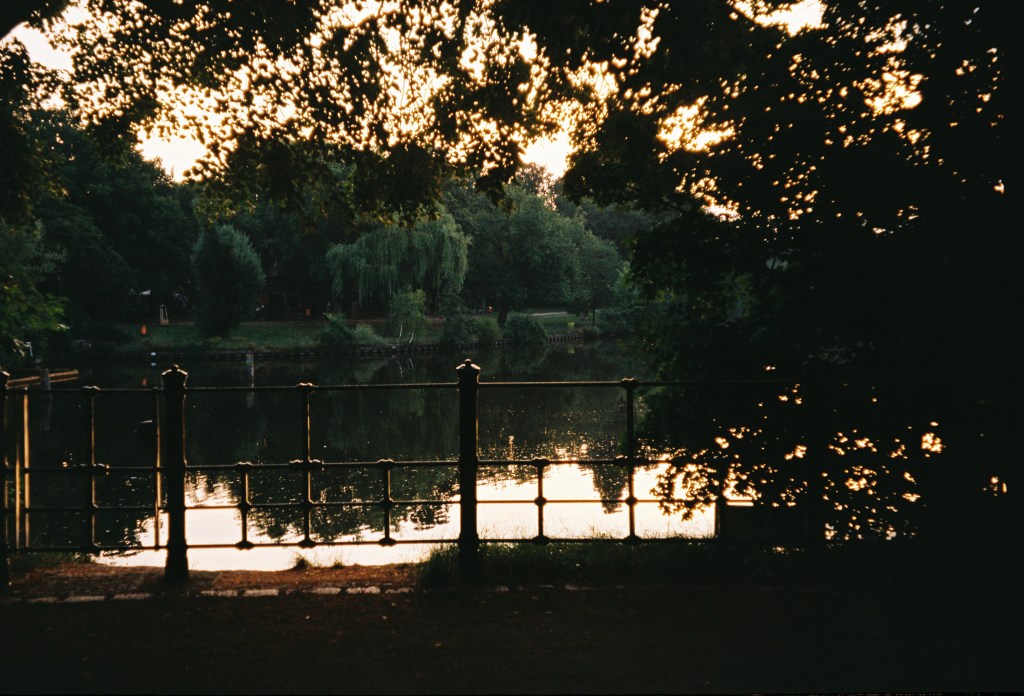 okulu bırakmaya çırılçıplak gidemem